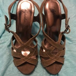 Taupe lizard design heels